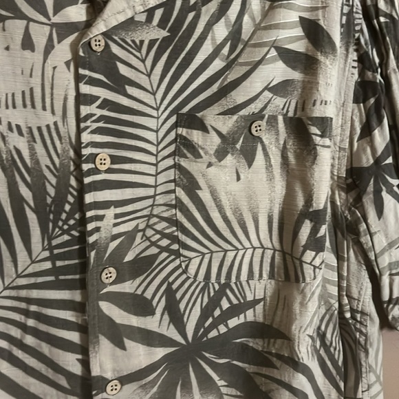 Bamboo blends Hawaiian vacation shirt leafy. B6 - Picture 2 of 5